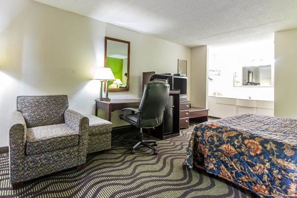 Rodeway Inn Calhoun